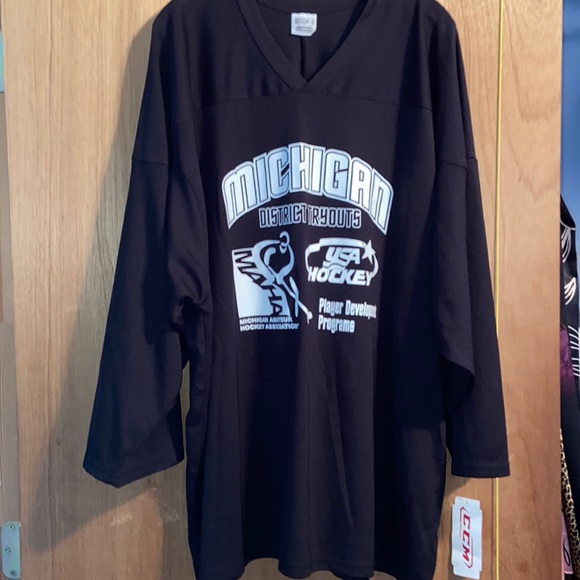 NWT/ Men’s Hockey Jersey - Picture 1 of 10